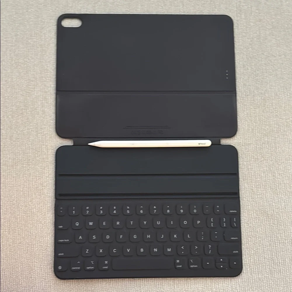 USED Apple Pencil 2 and Apple iPad Pro keyboard for 11 inch 2018 iPad Pro